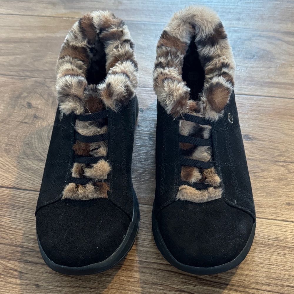 Bzees Black Faux Fur Lined Sneakers